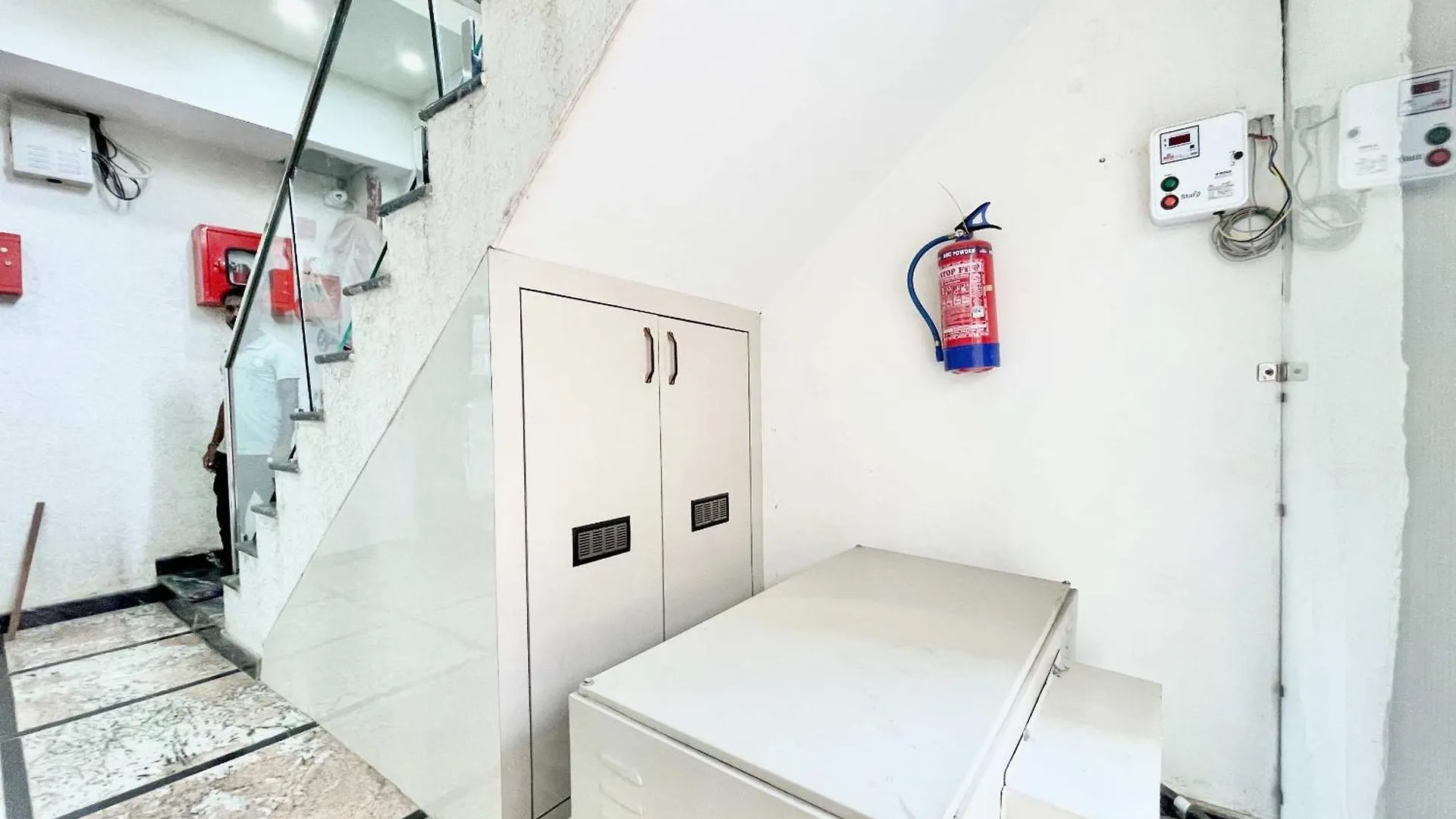 Shree Laxmi Villas Hotel Near Varanasi Railway Station - Fully-Air-Conditioned Hotel At Prime Location, 