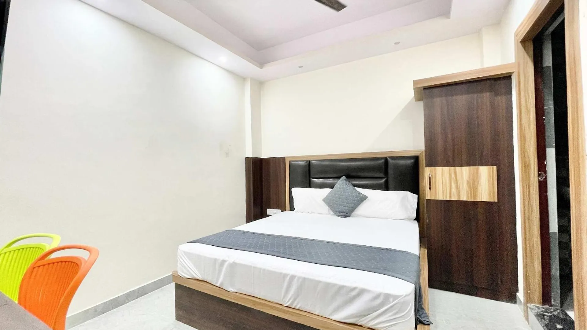 Shree Laxmi Villas Hotel Near Varanasi Railway Station - Fully-Air-Conditioned Hotel At Prime Location, 