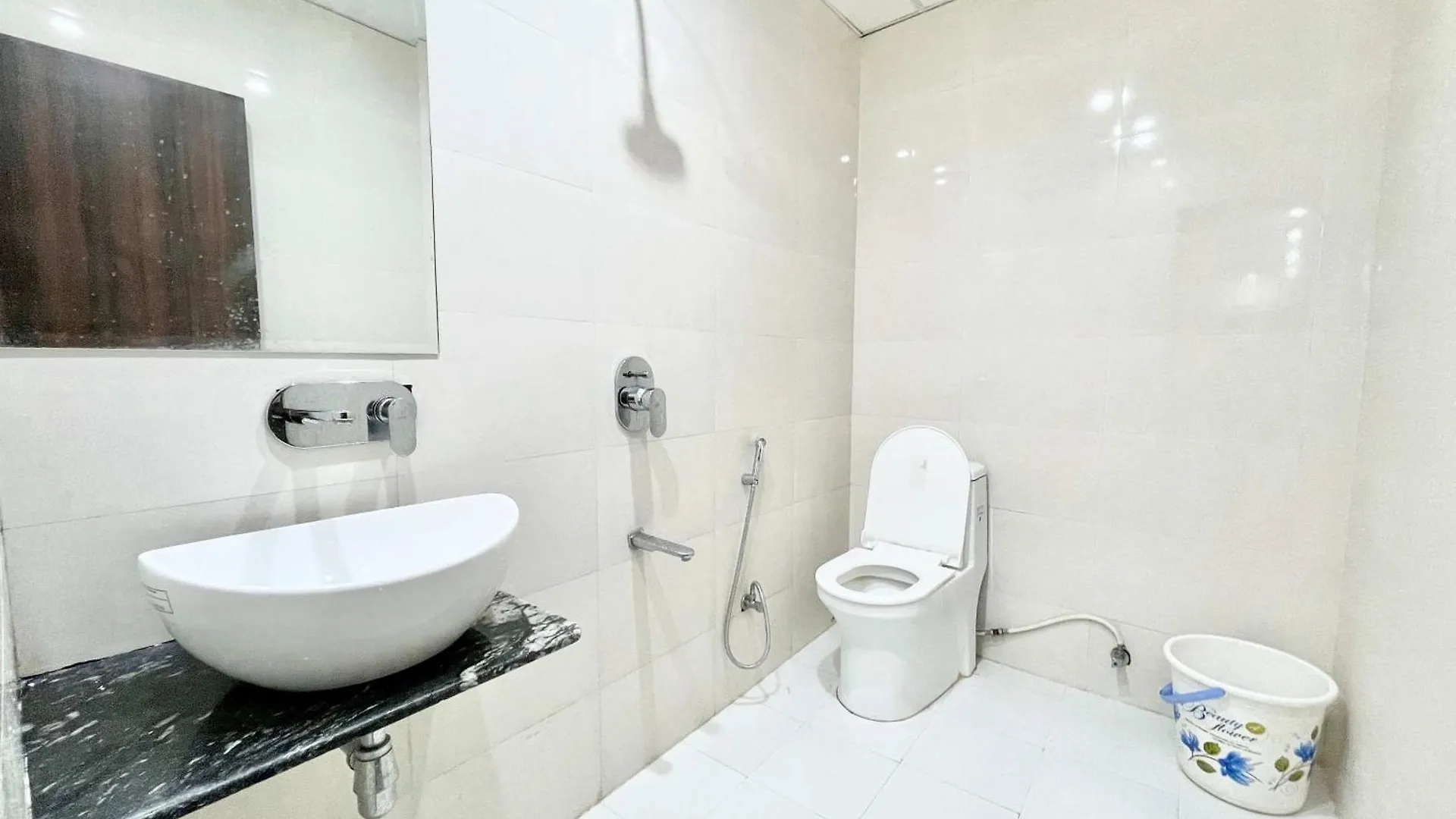 Shree Laxmi Villas Hotel Near Varanasi Railway Station - Fully-Air-Conditioned Hotel At Prime Location, 