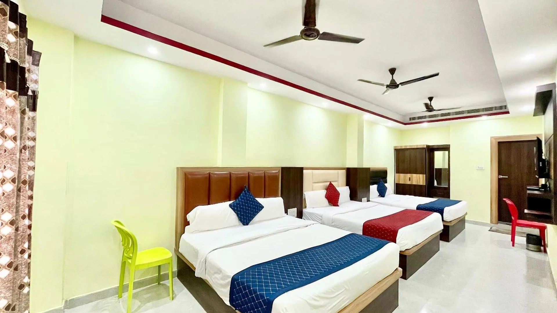 Shree Laxmi Villas Hotel Near Varanasi Railway Station - Fully-Air-Conditioned Hotel At Prime Location, 