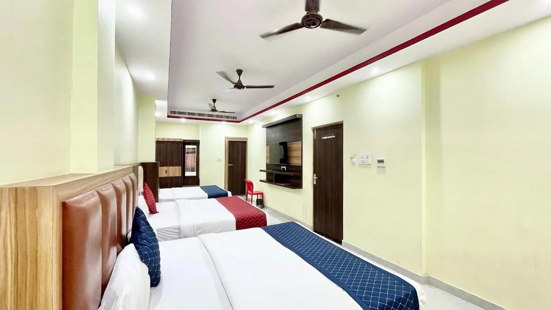 Shree Laxmi Villas Hotel Near Varanasi Railway Station - Fully-Air-Conditioned Hotel At Prime Location, 