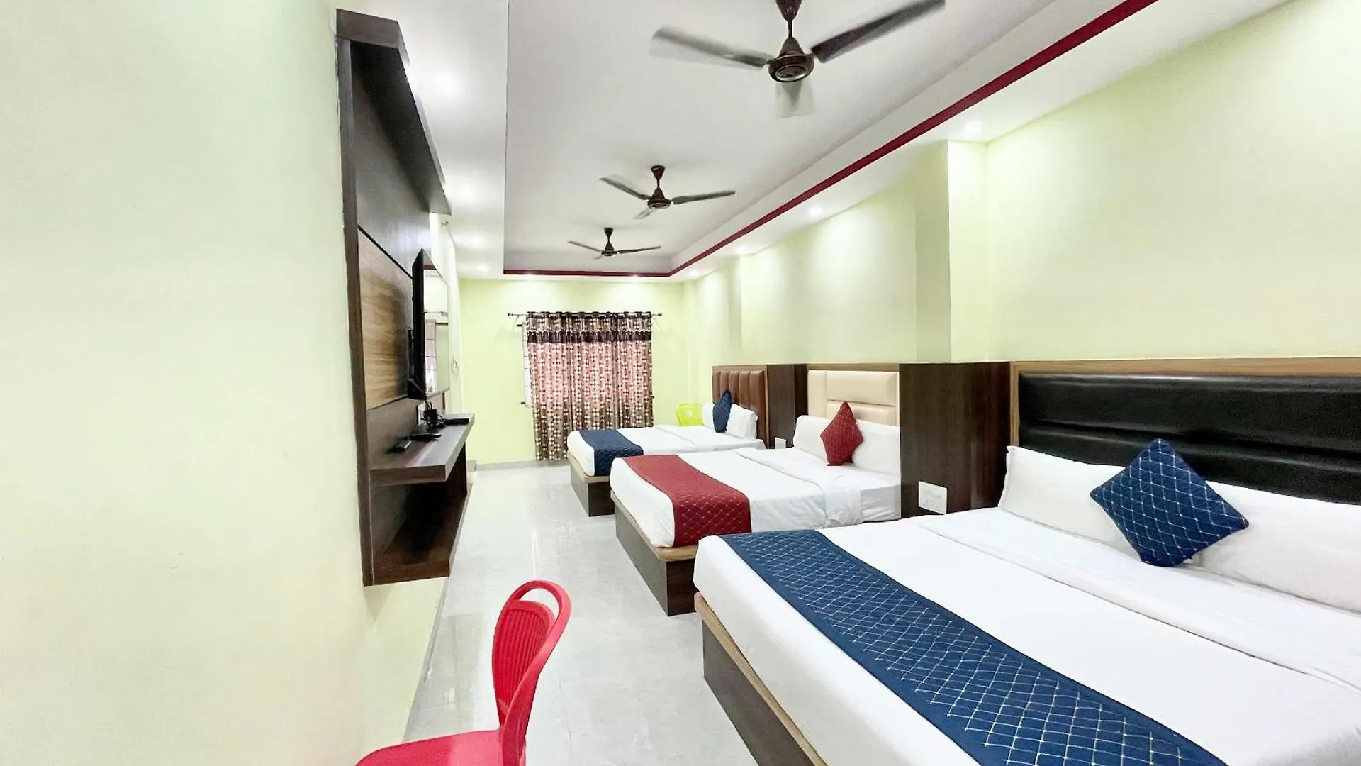 Rum i privatbostad Shree Laxmi Villas Hotel Near Varanasi Railway Station - Fully-Air-Conditioned Hotel At Prime Location, 